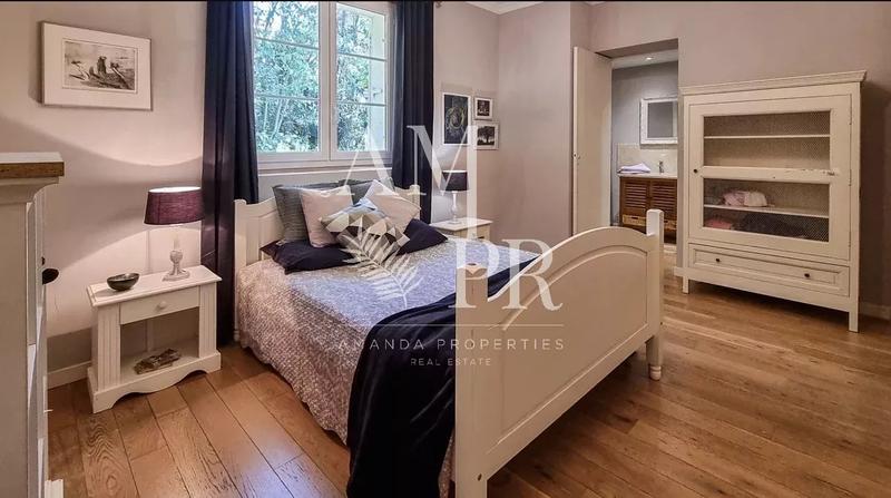 Villa - 530 m² - 10 pièces