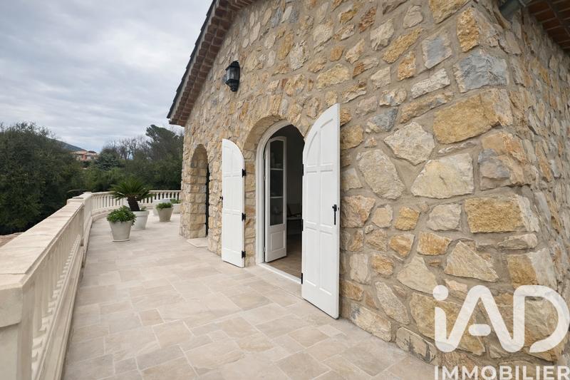 Maison - 236 m² - 6 pièces