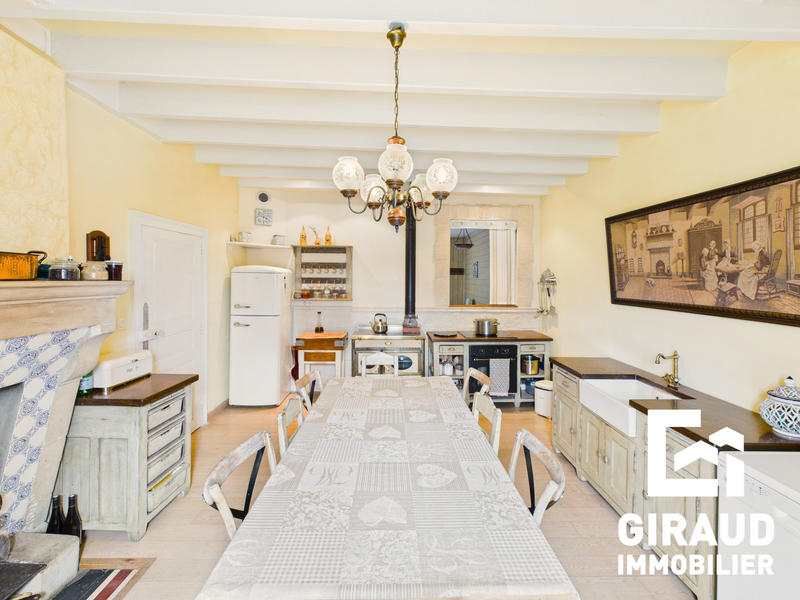 Maison - 208 m² - 7 pièces