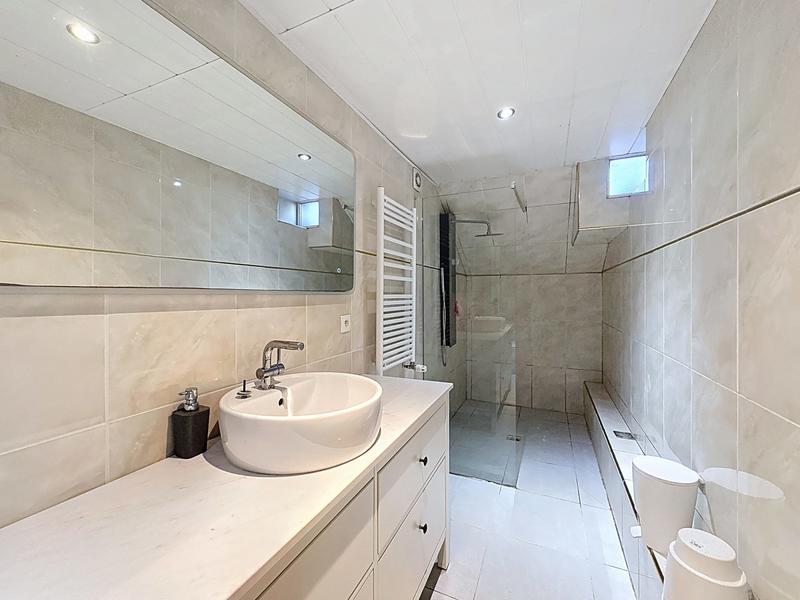 Maison - 220 m² - 7 pièces