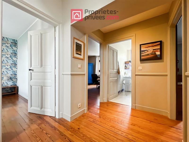 Maison - 210 m² - 9 pièces