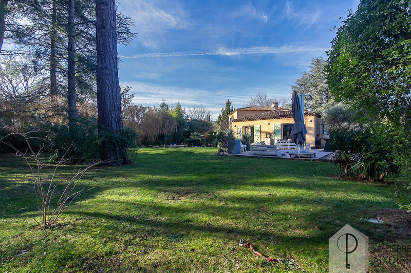 Villa - 216 m² - 6 pièces