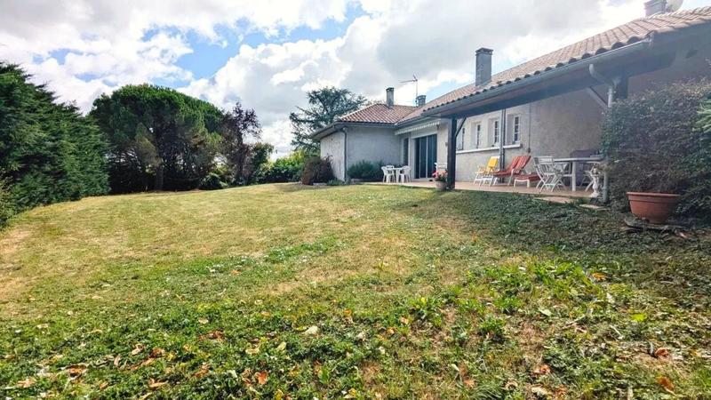 Propriété - 219 m² - 9 pièces