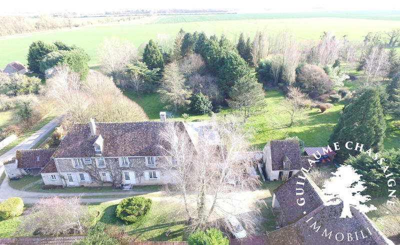 Maison traditionnelle - 250 m² - 9 pièces