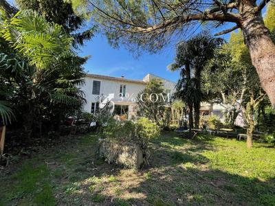 Maison - 235 m² - 6 pièces