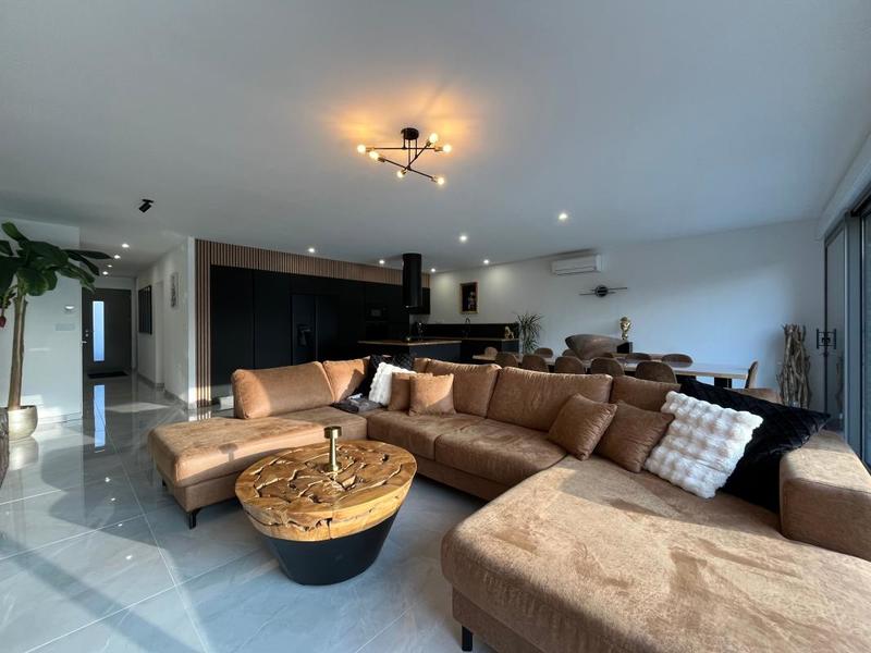 Maison - 137 m² - 5 pièces