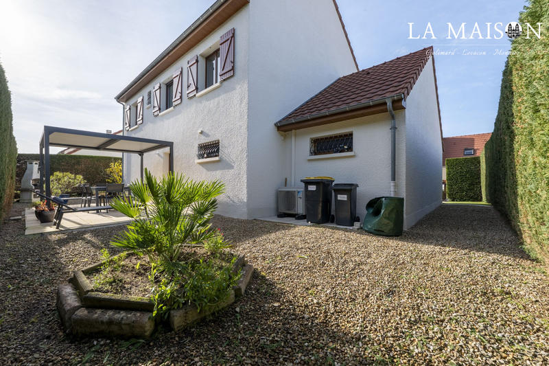 Maison traditionnelle - 136 m² - 7 pièces