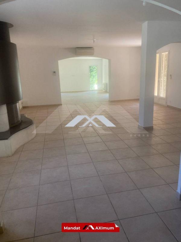 Maison - 202 m² - 6 pièces