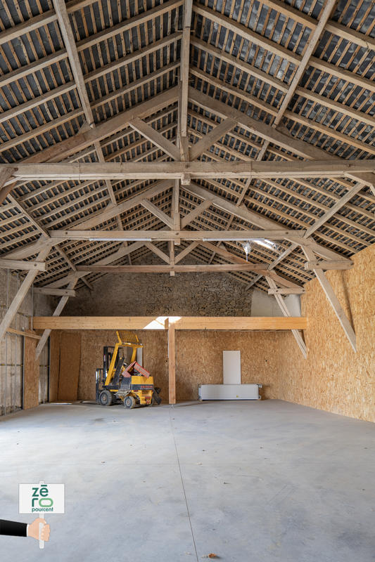 Local commercial - 147 m² - 1 pièce