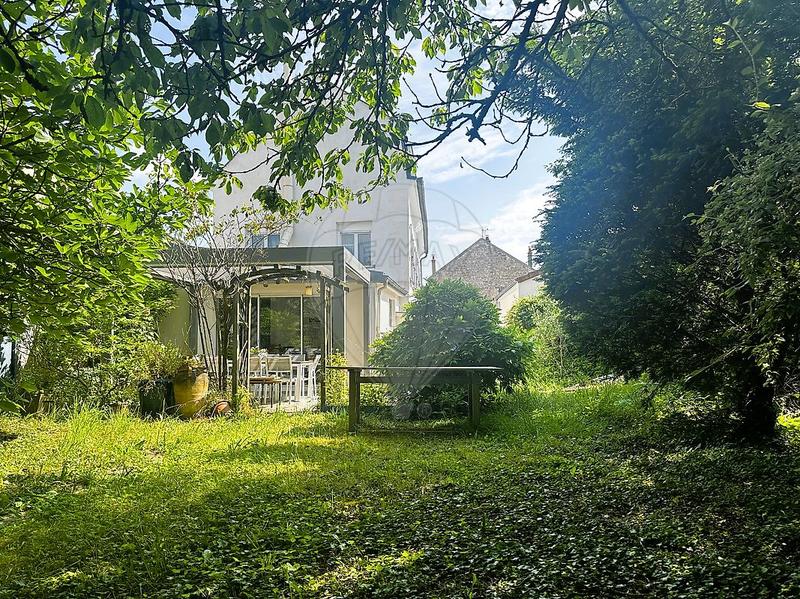 Maison - 203 m² - 7 pièces