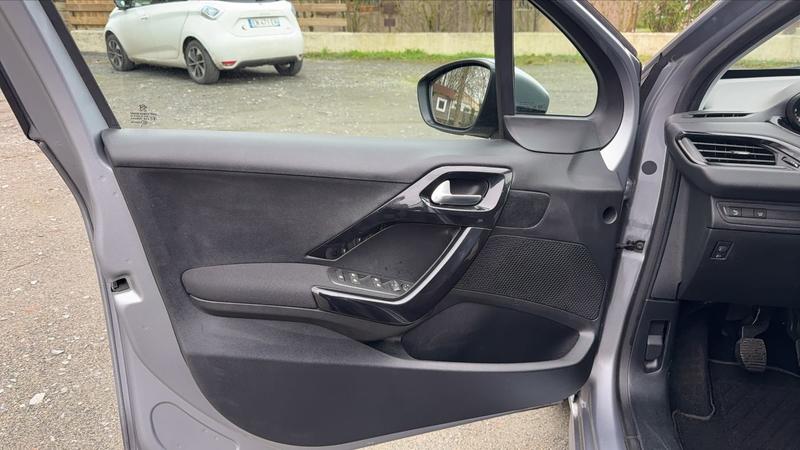 Peugeot 208 1.2 PureTech 82 Signature