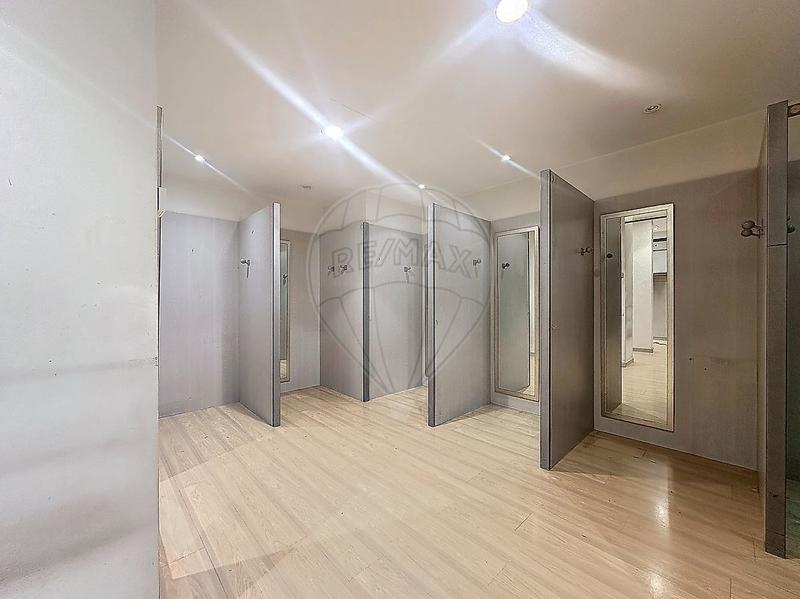 Local commercial - 136 m² - 2 pièces