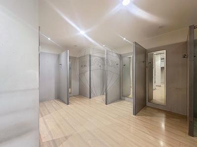 Local commercial - 136 m² - 2 pièces