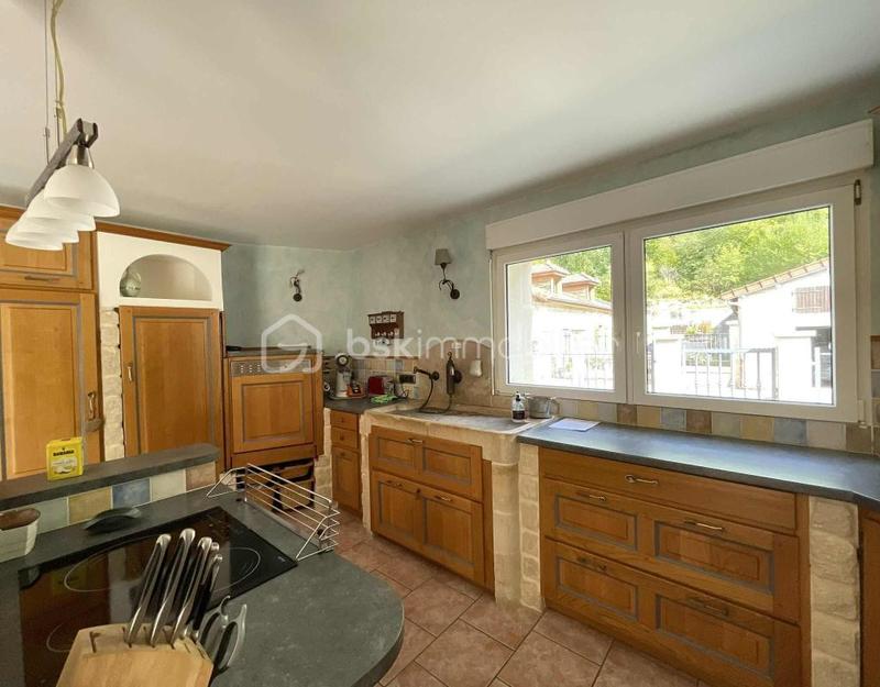 Maison - 225 m² - 6 pièces