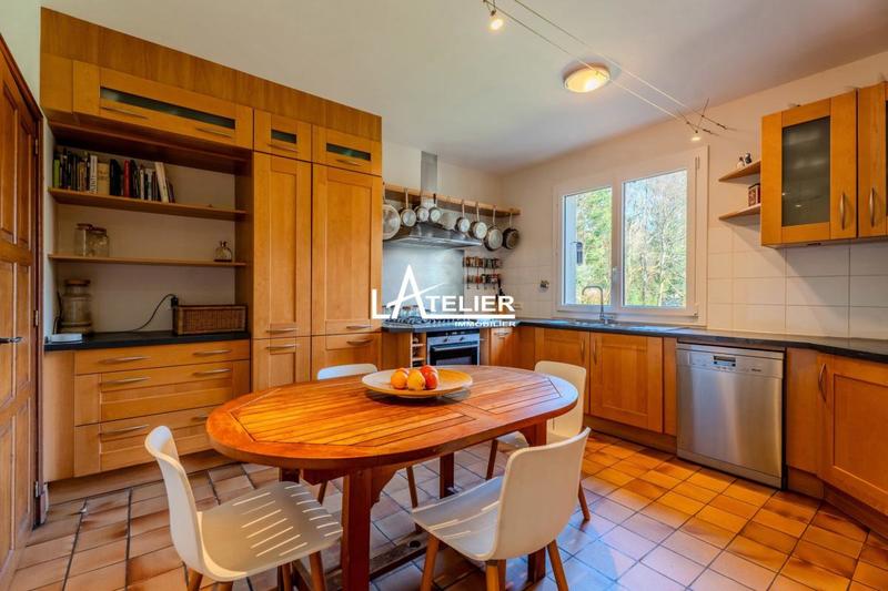 Propriété - 310 m² - 9 pièces