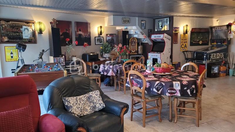 Propriété - 283 m² - 13 pièces