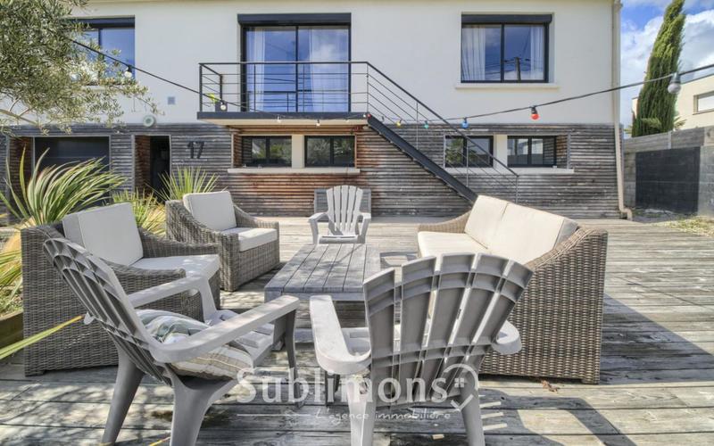 Maison - 235 m² - 9 pièces