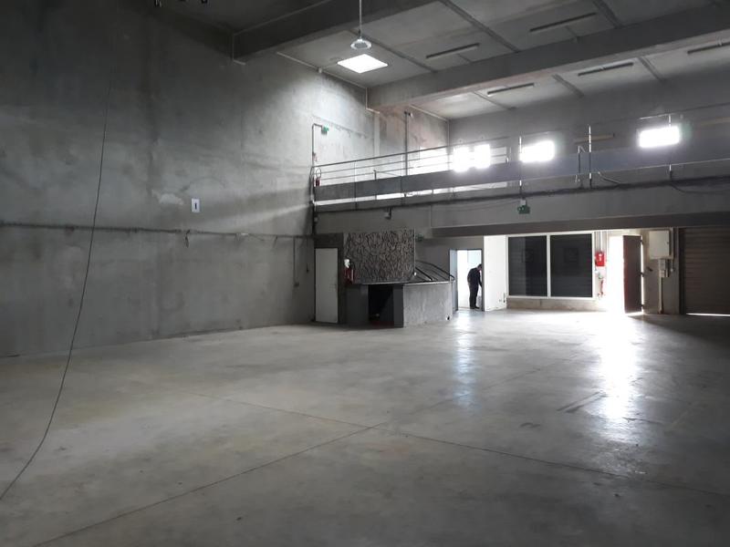 Entrepôt - 352 m²