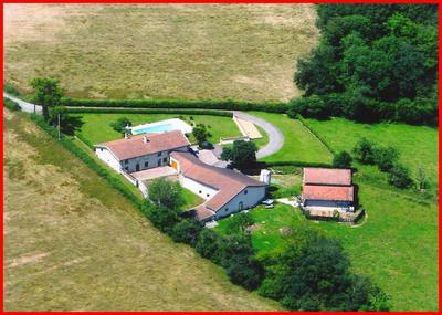 Corps de ferme - 230 m² - 9 pièces