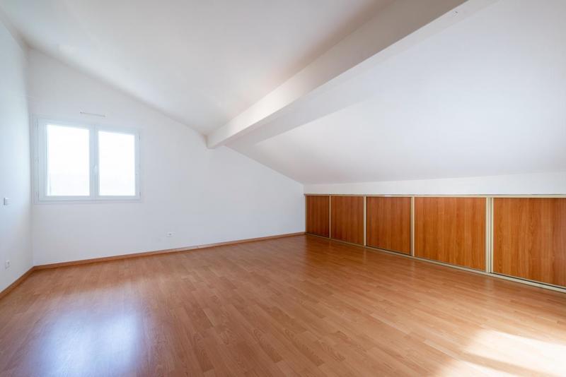 Maison - 218 m² - 9 pièces