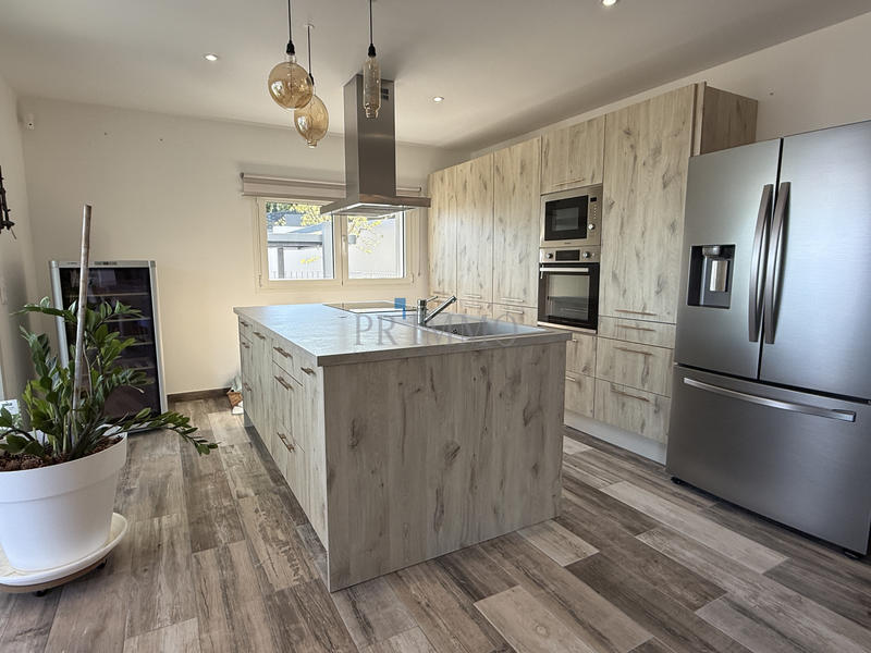 Villa - 200 m² - 6 pièces