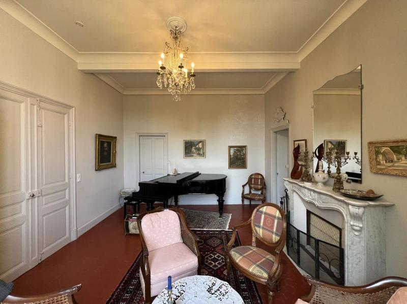 Maison - 234 m² - 9 pièces