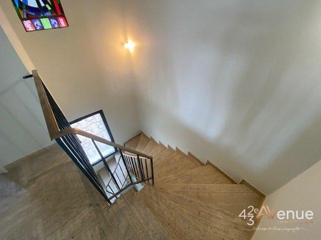 Maison - 199 m² - 7 pièces