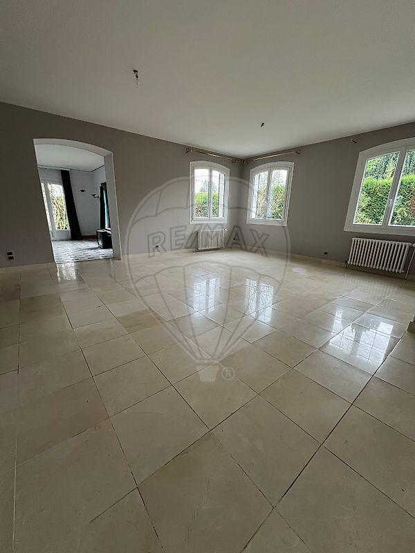 Maison - 293 m² - 10 pièces