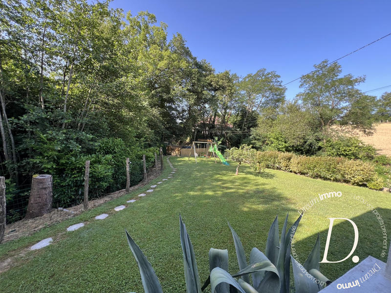 Maison - 207 m² - 7 pièces