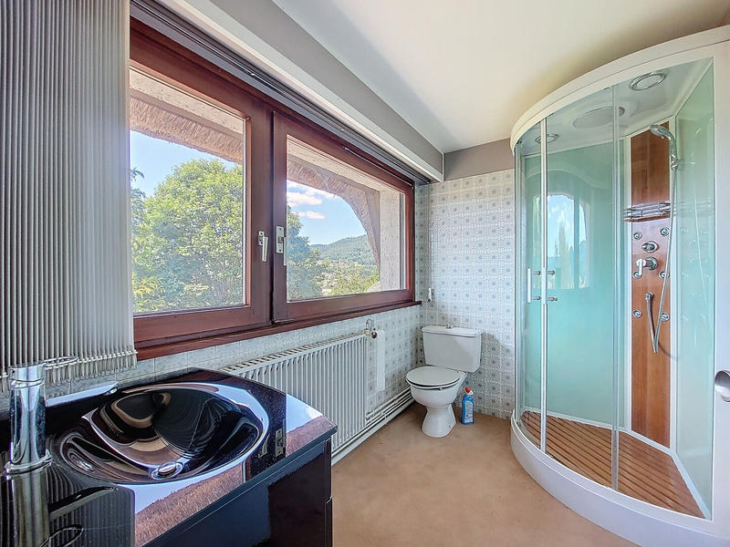 Maison - 238 m² - 8 pièces