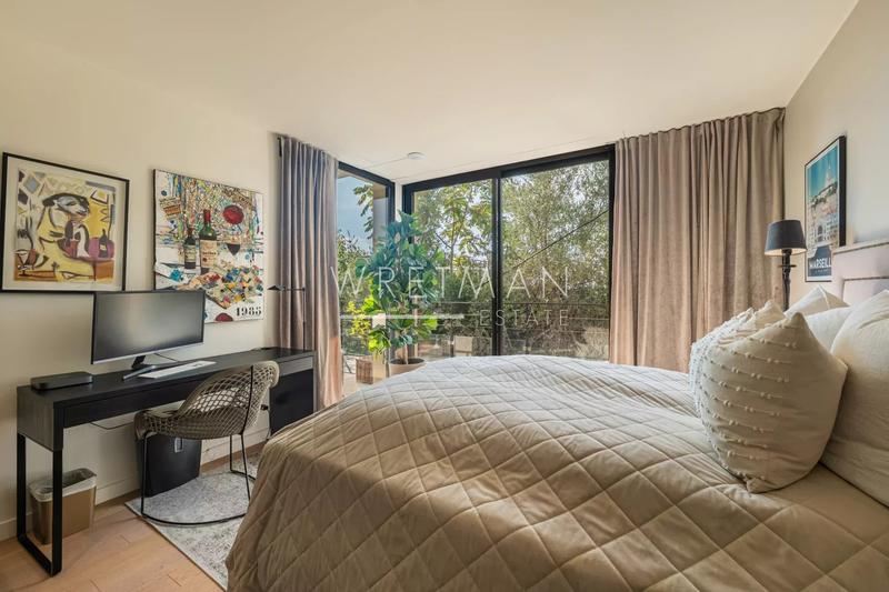 Villa - 242 m² - 6 pièces