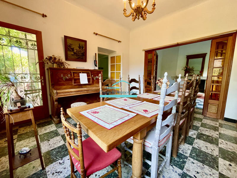 Propriété - 231 m² - 7 pièces