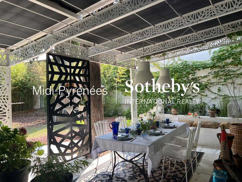 Maison - 465 m² - 10 pièces