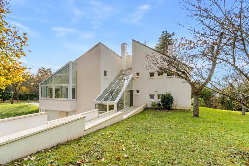 Maison - 260 m² - 7 pièces