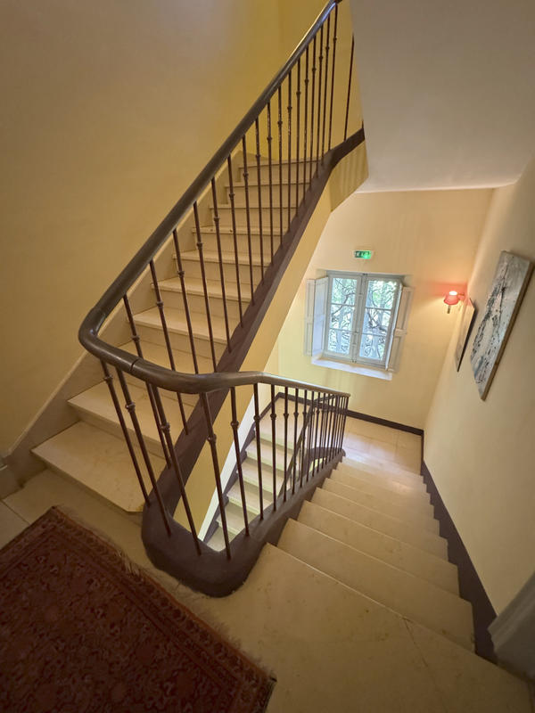 Propriété - 1 300 m² - 15 pièces