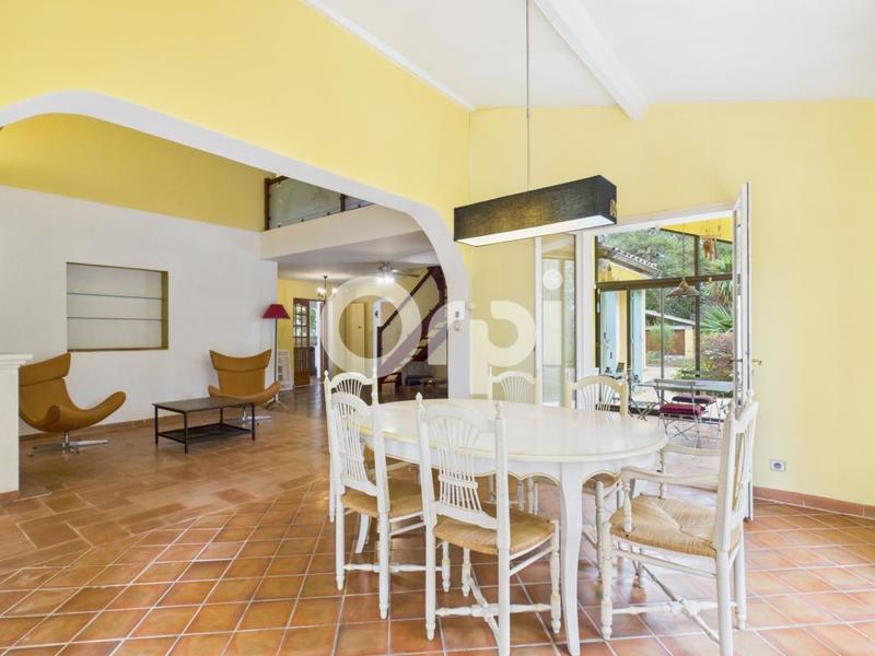 Maison - 200 m² - 6 pièces