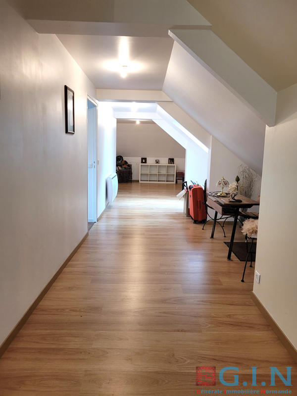 Maison - 235 m² - 8 pièces