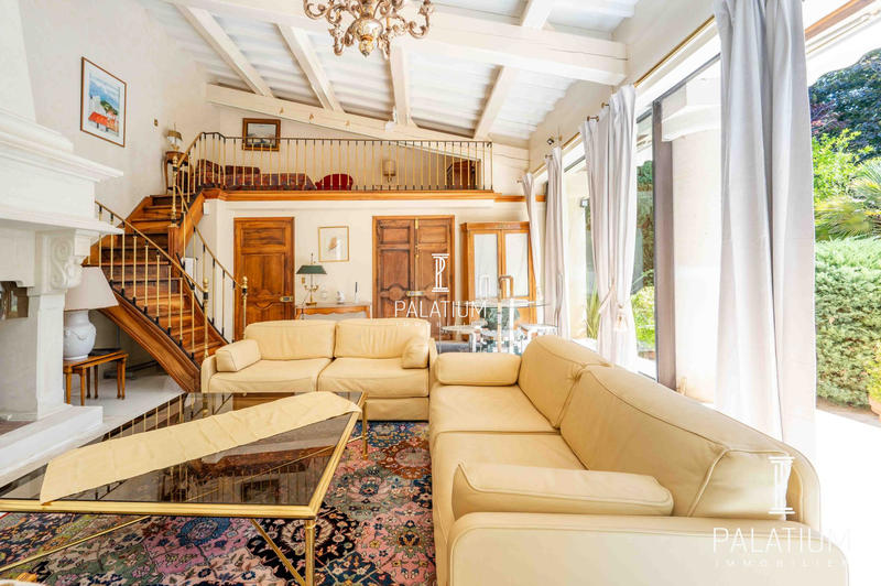 Maison - 255 m² - 7 pièces