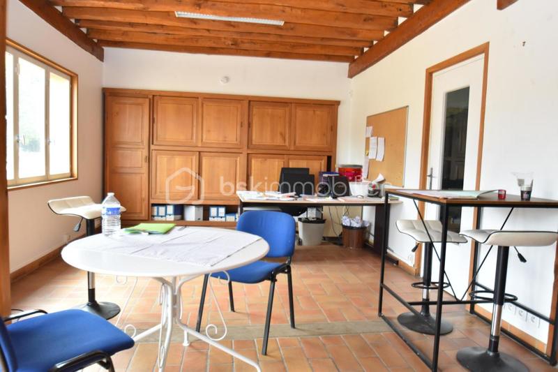 Local d'activité / Entrepôt - 2 600 m² - 10 pièces