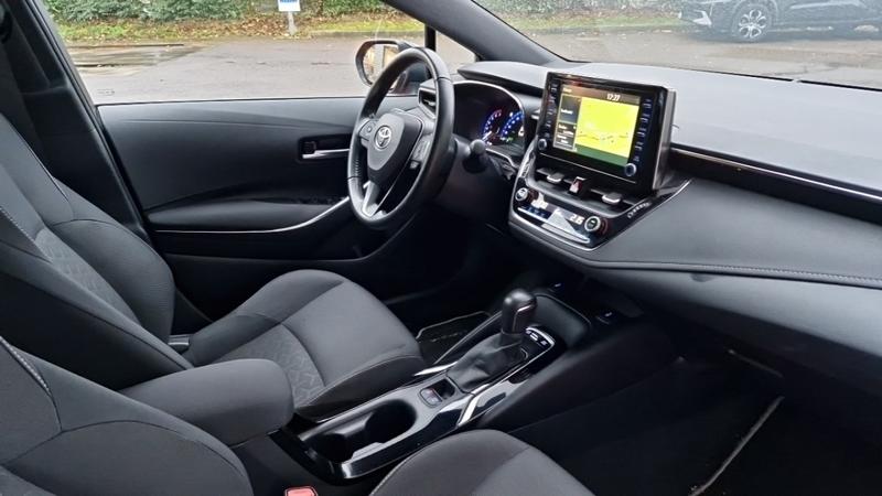 Toyota Corolla 122h Dynamic Business + Stage Hybride Academy