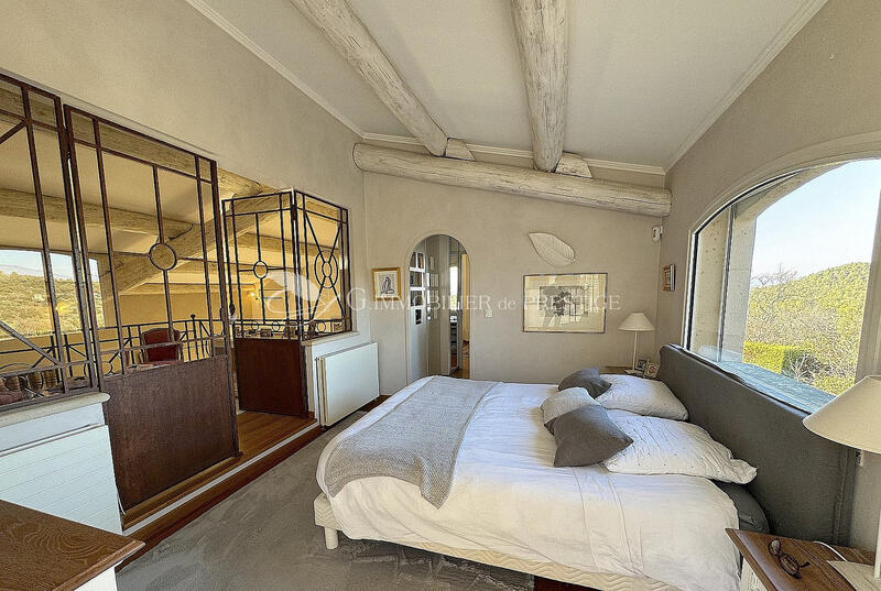 Villa - 250 m² - 6 pièces