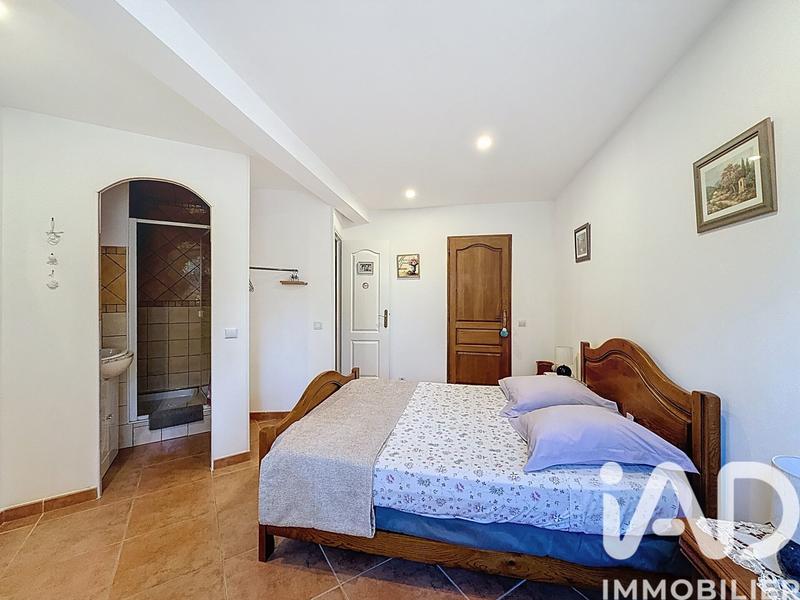 Maison - 267 m² - 8 pièces