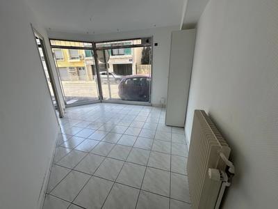 Local commercial - 85 m² - 3 pièces