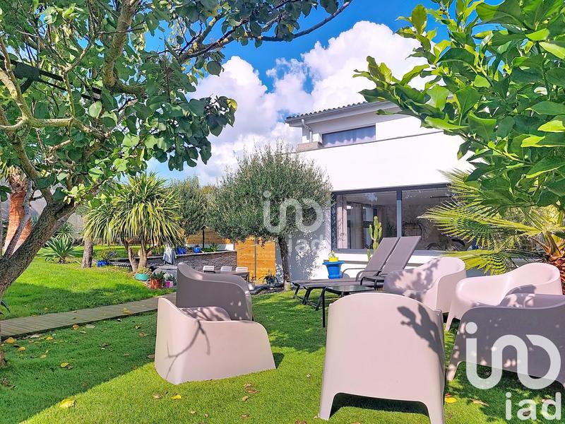 Maison - 252 m² - 9 pièces