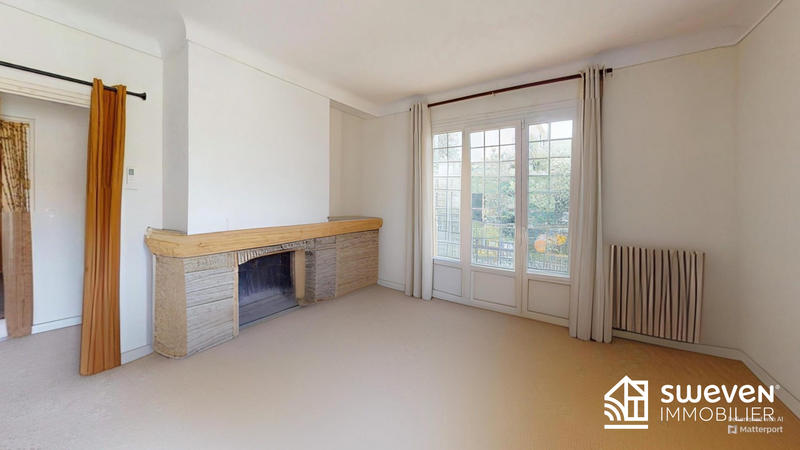 Maison traditionnelle - 220 m² - 7 pièces