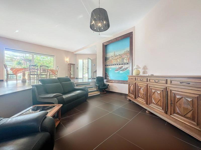 Maison - 253 m² - 5 pièces