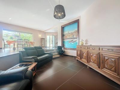 Maison - 253 m² - 5 pièces