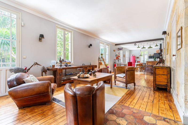 Maison - 260 m² - 7 pièces