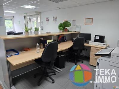 Bureau - 126 m² - 1 pièce