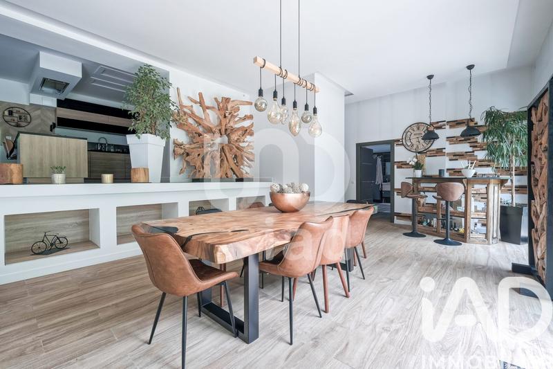 Maison de maîtres - 260 m² - 8 pièces